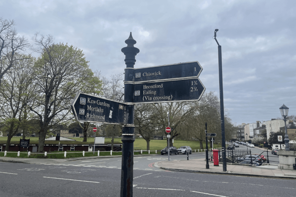 Distance from the Kew Bridge to Chiswick, Brentford, Ealing, Kew Gardens Mortlake and Richmond.